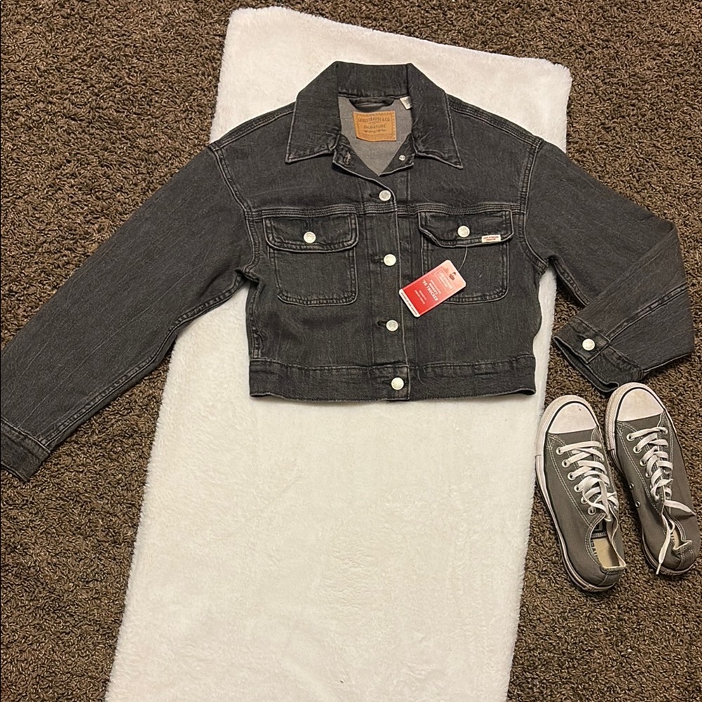 Levi's Black Denim Cropped Jacket with Shirt Collar it was too big